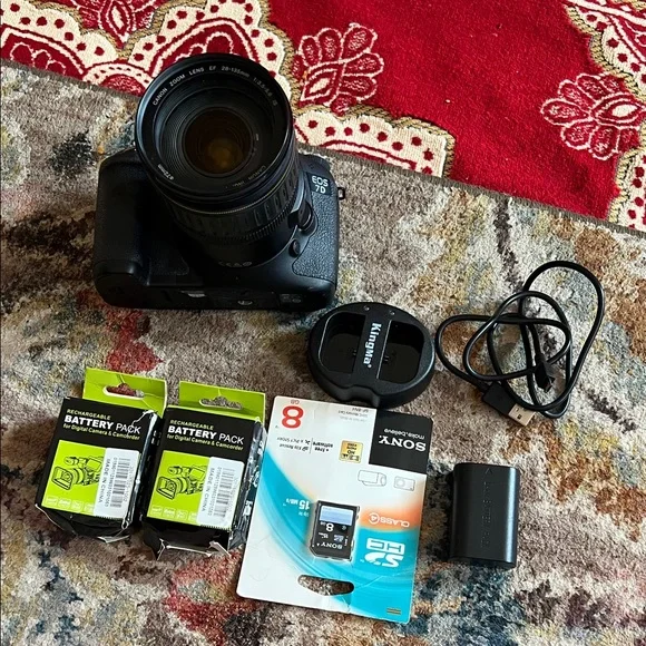 Canon EOS 7D Black Camera with Lens
